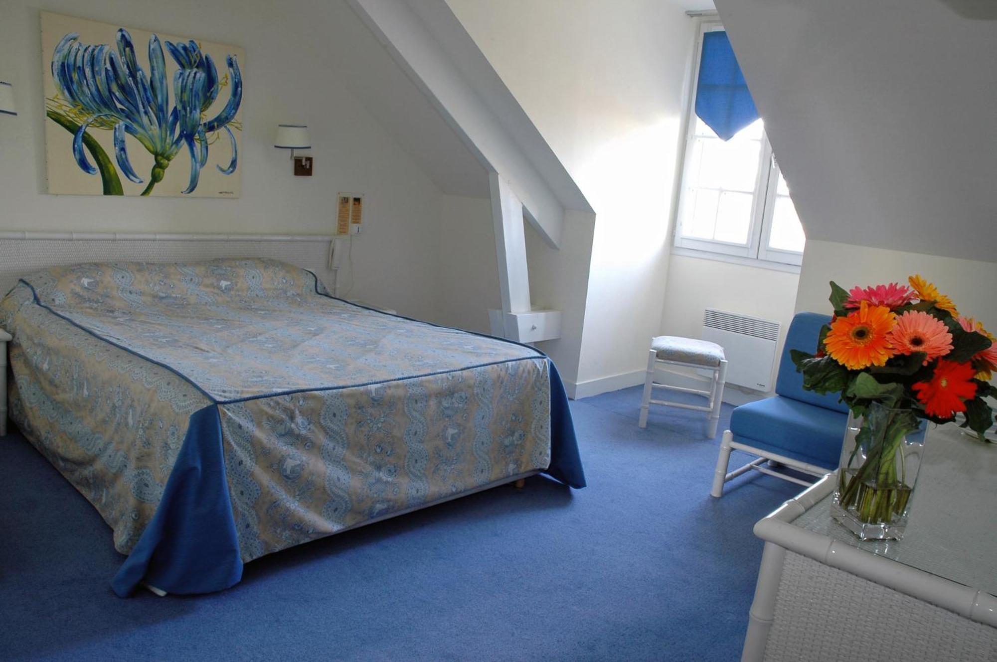 Logis Auberge Du Centre Chitenay Eksteriør billede