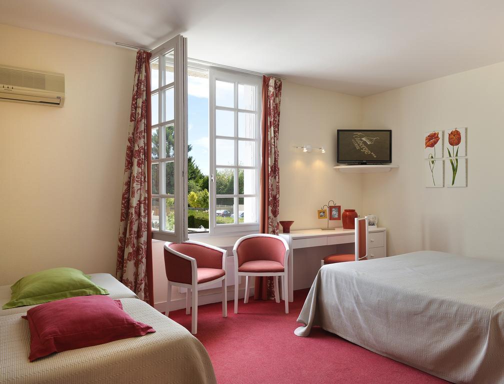 Logis Auberge Du Centre Chitenay Eksteriør billede