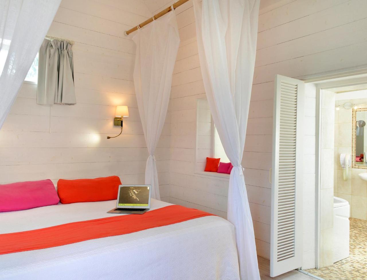 Logis Auberge Du Centre Chitenay Eksteriør billede