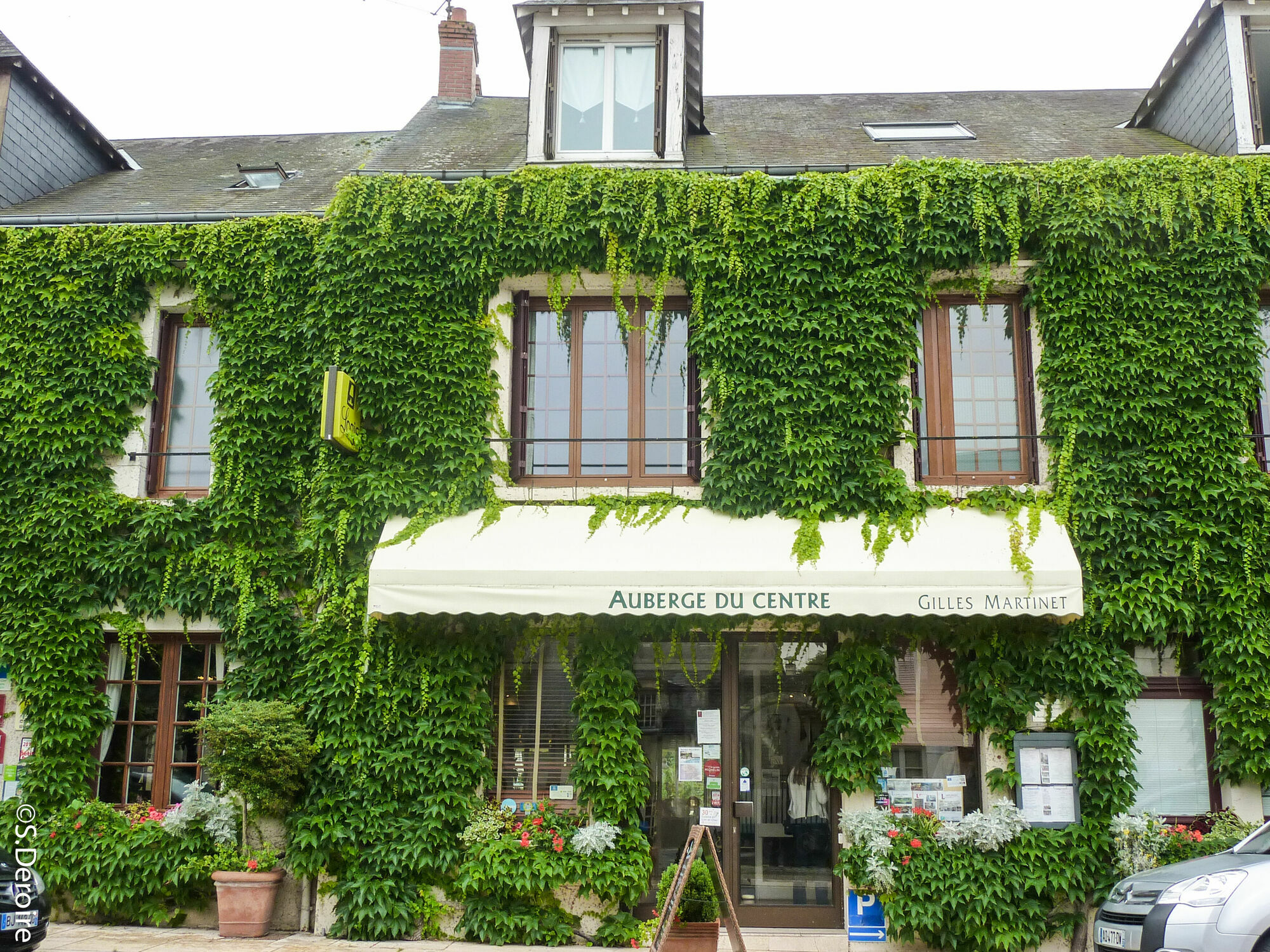 Logis Auberge Du Centre Chitenay Eksteriør billede